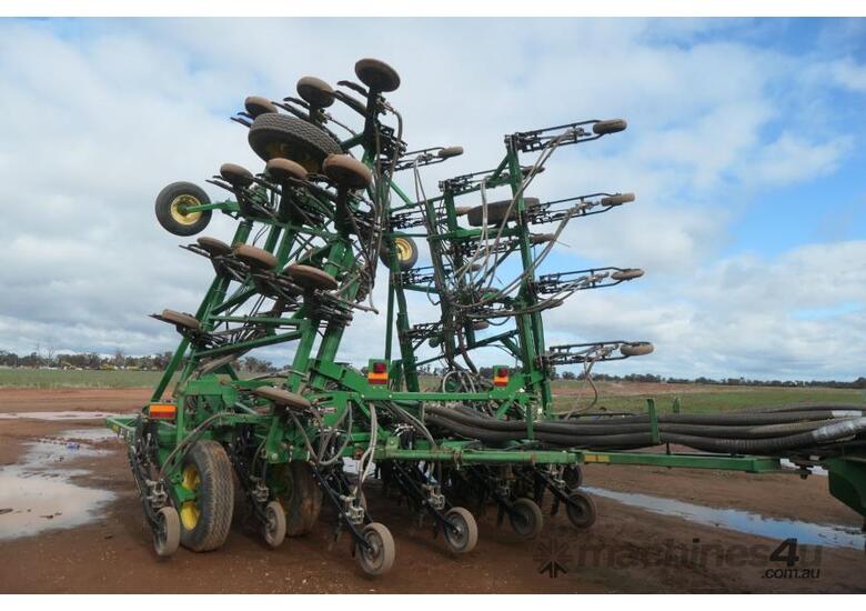 caption John Deere 1870 Seeder Bar