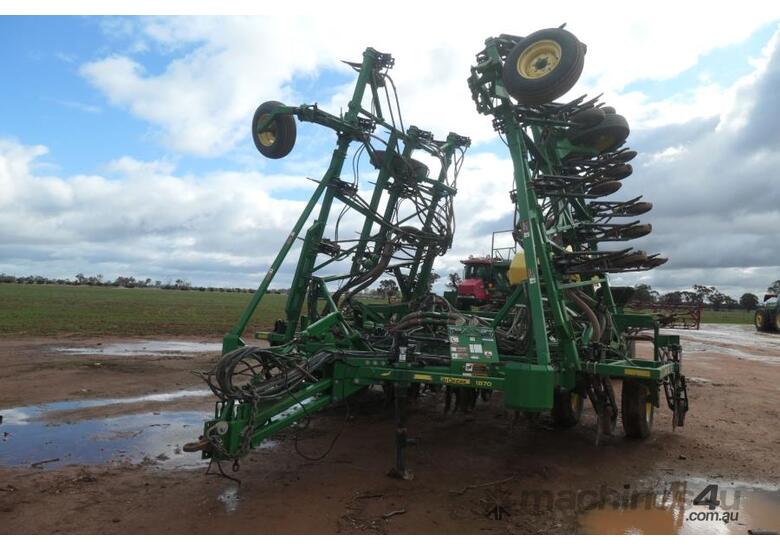 caption John Deere 1870 Seeder Bar