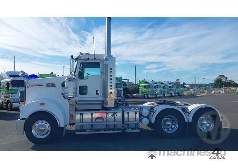 caption Kenworth T909