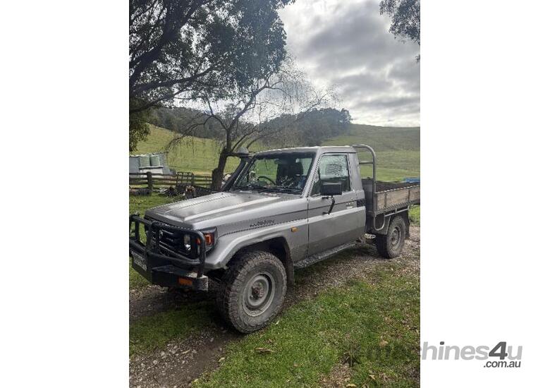 caption Toyota Land cruiser