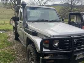 Toyota Land cruiser  - picture1' - Click to enlarge