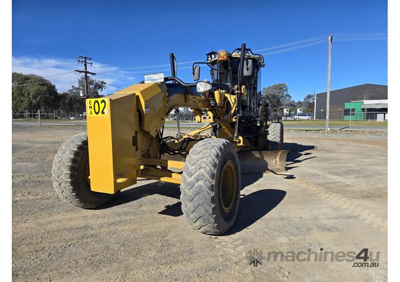 2012 CAT 140M with 13,750 hrs