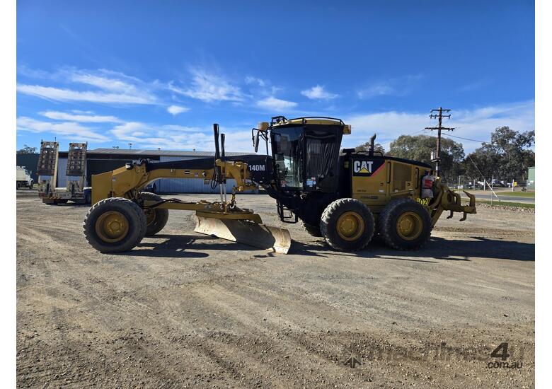 2012 CAT 140M with 13,750 hrs