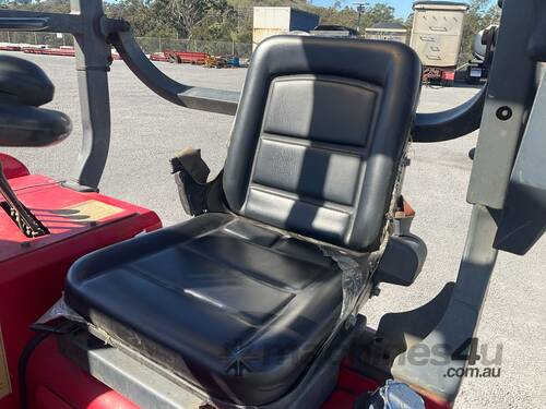 caption 2008 Moffett M5 25.3P Brick Fork