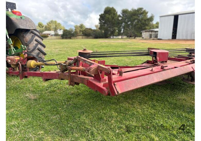 caption LOXTON SLASHER