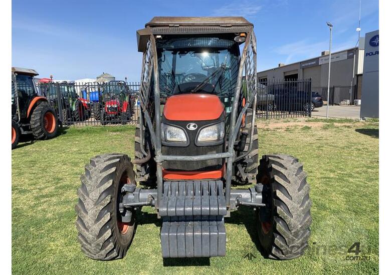 caption Kubota M9540 MFWD