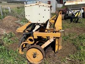 Connor Shea Seeder - picture1' - Click to enlarge