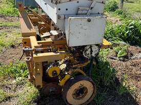 Connor Shea Seeder - picture2' - Click to enlarge