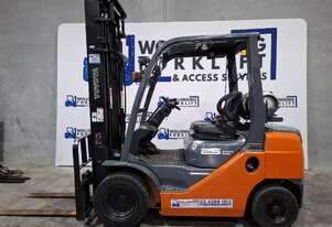 Wollongong Forklift: 2020 Toyota 2.5T, LPG, 2-Stage Container Mast, 4m Lift!