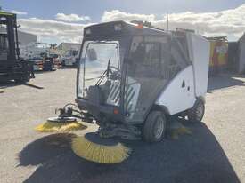 Kubota Mini Road Sweeper - picture0' - Click to enlarge