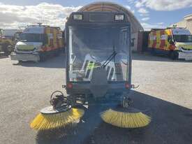 Kubota Mini Road Sweeper - picture1' - Click to enlarge
