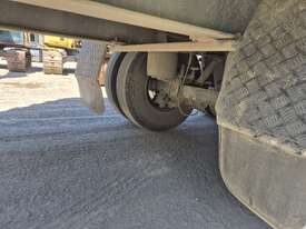 2004 Barker Heavy Duty Tri-Axle Trailer Heavy Duty Triaxle *SCRAP ONLY* - picture0' - Click to enlarge