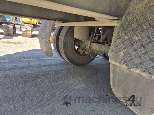 caption 2004 Barker Heavy Duty Tri-Axle Trailer Heavy Duty Triaxle *SCRAP ONLY*