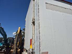 2004 Barker Heavy Duty Tri-Axle Trailer Heavy Duty Triaxle *SCRAP ONLY* - picture0' - Click to enlarge