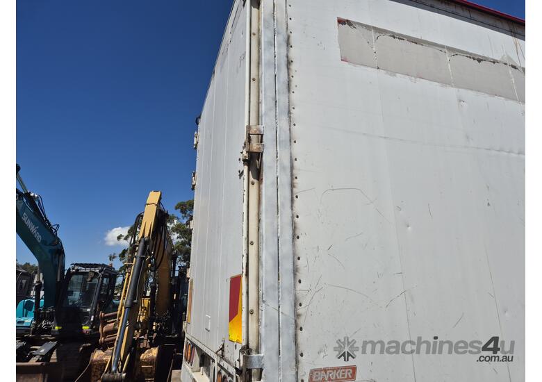 caption 2004 Barker Heavy Duty Tri-Axle Trailer Heavy Duty Triaxle *SCRAP ONLY*