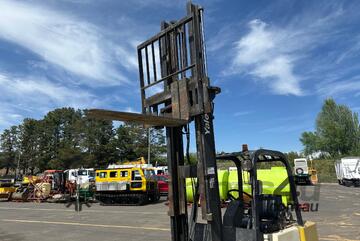Yale   GP25RD 2 Stage Forklift Yale   GP25RD 2 Stage Forklift