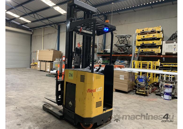2013 Yale NDR030AD Reach Stacker