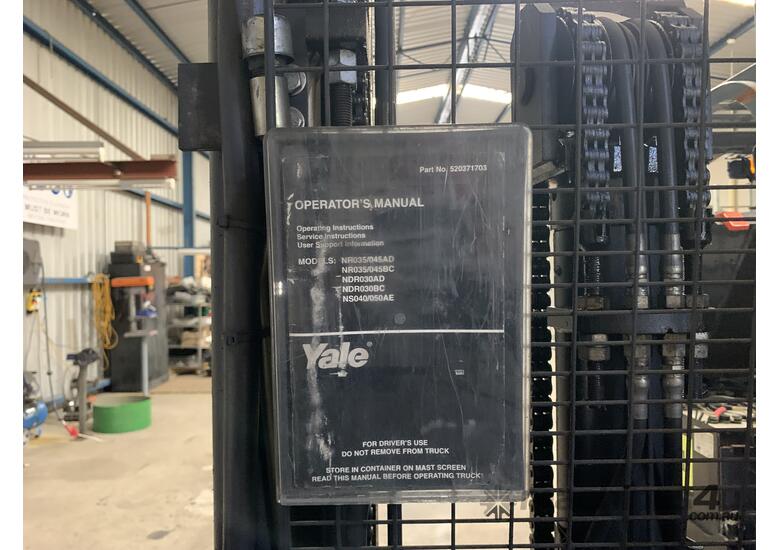 2013 Yale NDR030AD Reach Stacker