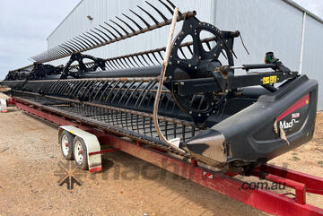 MacDon D65 Header Front Harvester/Header