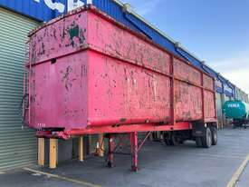 1900 Unknown Enclosed Tandem Axle Trailer - picture0' - Click to enlarge