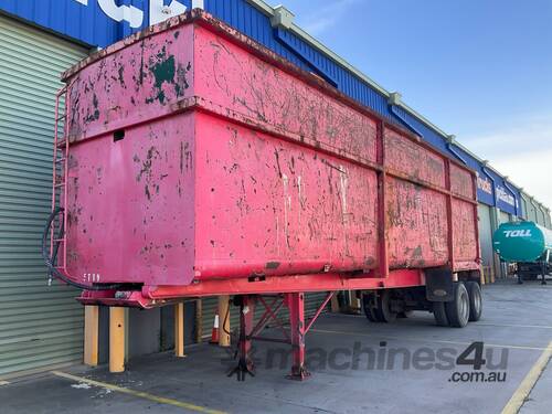 1900 Unknown Enclosed Tandem Axle Trailer