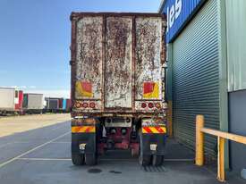 1900 Unknown Enclosed Tandem Axle Trailer - picture0' - Click to enlarge