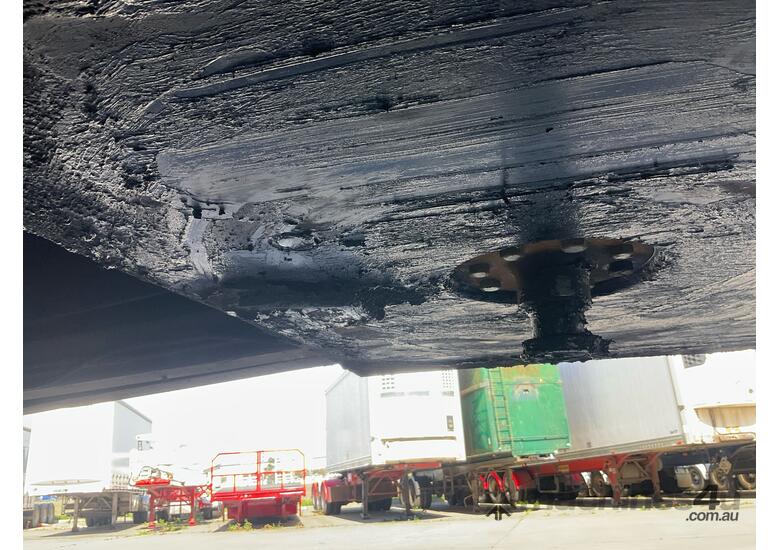 1900 Unknown Enclosed Tandem Axle Trailer