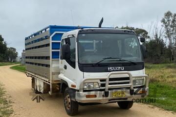 Isuzu 2006   FRR525 Table Top