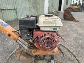 Master finish walk behind concrete trowel - picture0' - Click to enlarge