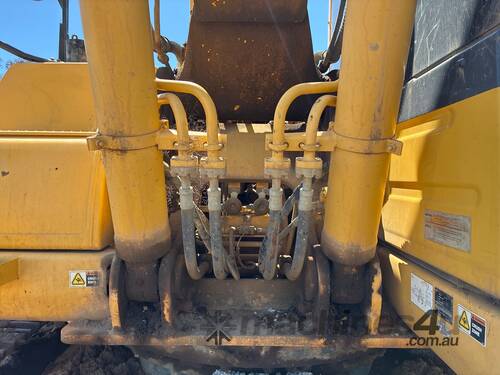 2012 Komatsu PC220LC-8 Excavator (Steel Tracked)