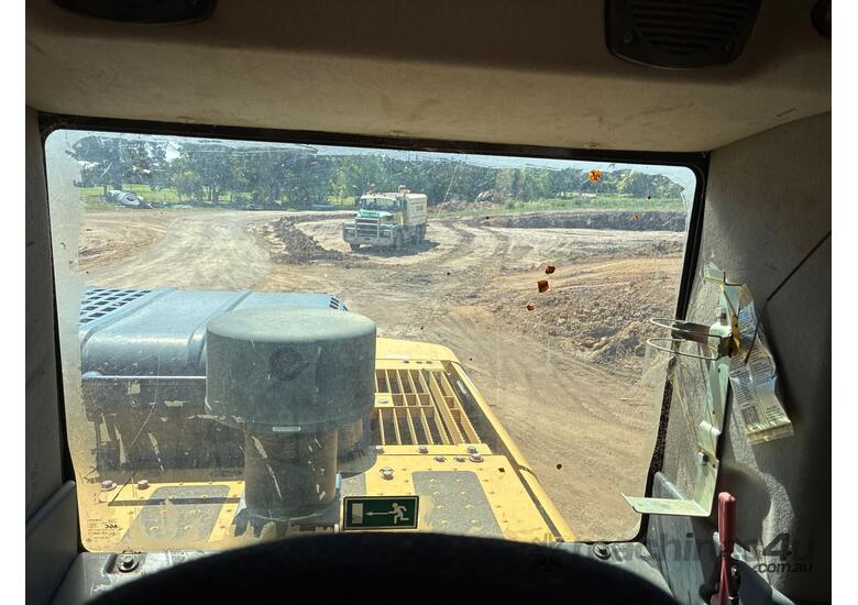 2012 Komatsu PC220LC-8 Excavator (Steel Tracked)