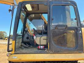 2012 Komatsu PC220LC-8 Excavator (Steel Tracked) - picture2' - Click to enlarge