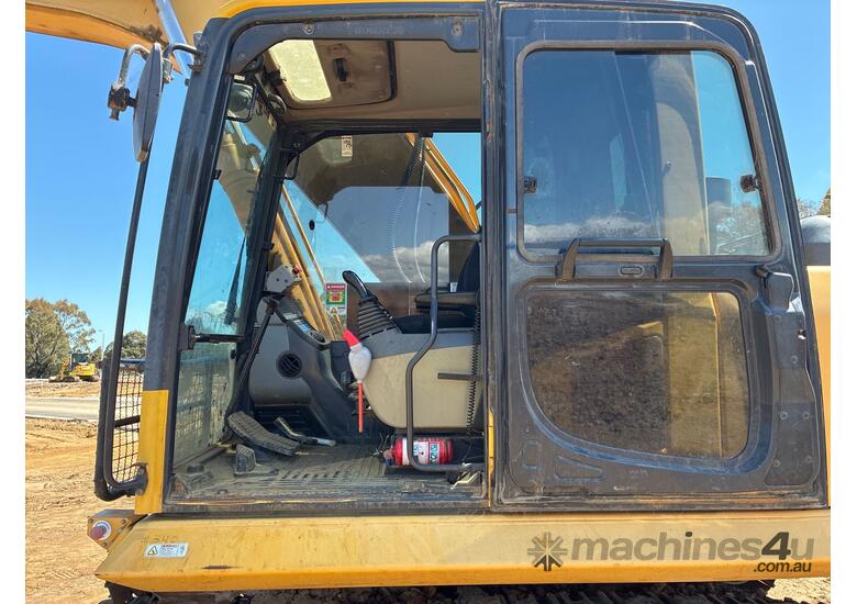 2012 Komatsu PC220LC-8 Excavator (Steel Tracked)