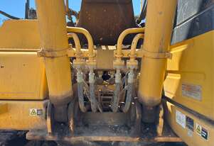 Komatsu   PC220LC-8 Excavator