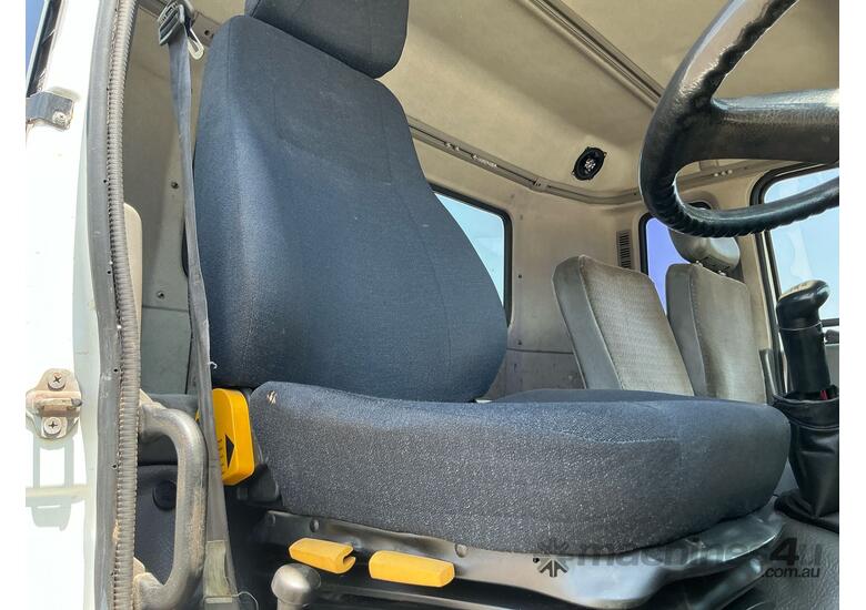 2002 Nissan UD CK320 Prime Mover