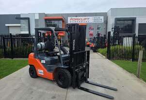 Toyota Forklift 2.5T Container Mast with Tyne Positioners(Unit#: U1018)