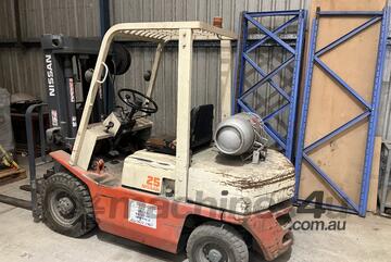 Nissan   Forklift 2.5