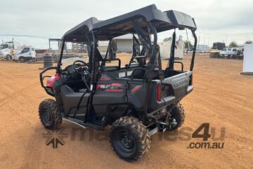 Honda 2017   SXS700M4