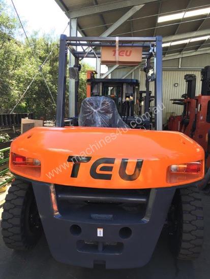 caption TEU Diesel Forklift 7T Hydraulic Tynes Negotiable