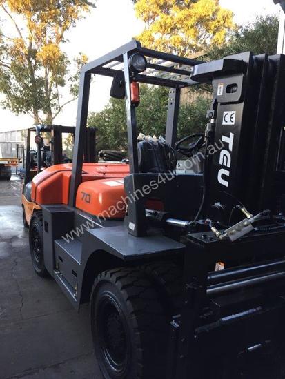 caption TEU Diesel Forklift 7T Hydraulic Tynes Negotiable