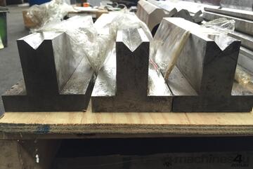 Bottom Single 20mm Vee Blocks = 800mm   Bottom Single 20mm Vee Blocks = 800mm