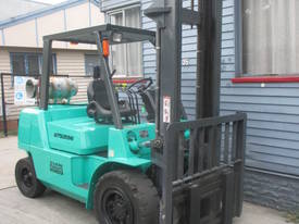 Mitsubishi 3.5 ton, Side Shift Used Forklift - picture0' - Click to enlarge