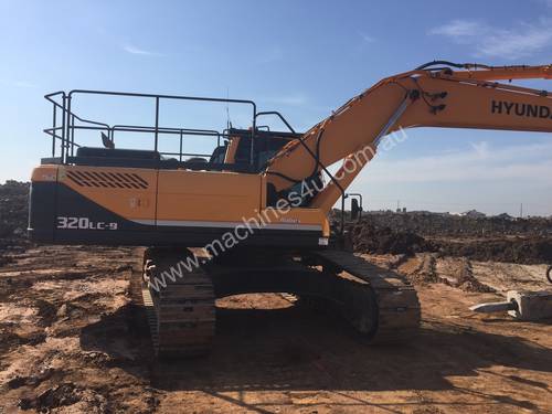 Immaculate 32 tonne Excavator with Indeco Hammer