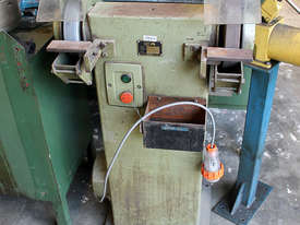 EAEC 250mm pedestal grinding machine - picture0' - Click to enlarge