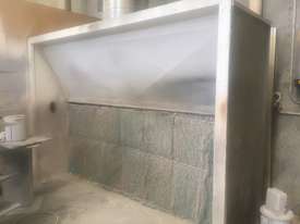  Open Spray Booth - picture0' - Click to enlarge