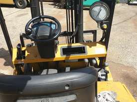 2004 YALE FB25 - 2.5T FORKLIFT - picture2' - Click to enlarge