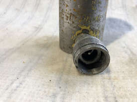 Enerpac 10 Ton Hydraulic Ram Cylinder RC 106 Porta Power Jack - picture2' - Click to enlarge