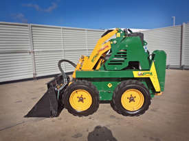 DA625 Kanga Loader + 4in1 Bucket - picture0' - Click to enlarge