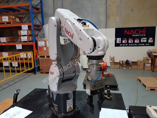7 Kg Payload Handling Robot with low operating hours and in very good condition 