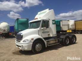 2007 Freightliner Columbia CL112 - picture2' - Click to enlarge